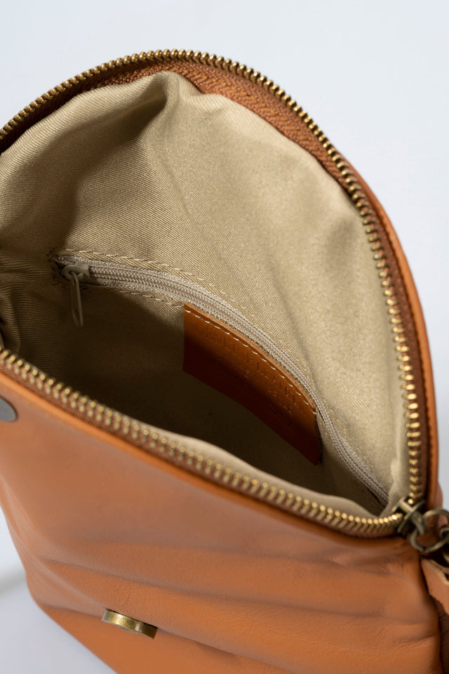 Agata Metal Gun Leather Bag by Prim & Proper - - Prim & Proper - 18 cm 24 cm 4 cm BLACK