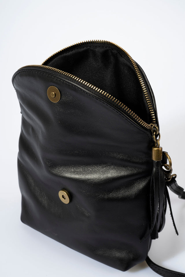 Agata Metal Gun Leather Bag by Prim & Proper - - Prim & Proper - 18 cm 24 cm 4 cm BLACK