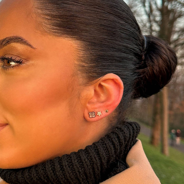 Clover Pearl Stud Earrings | 18k Gold Plated - - Prim & Proper -